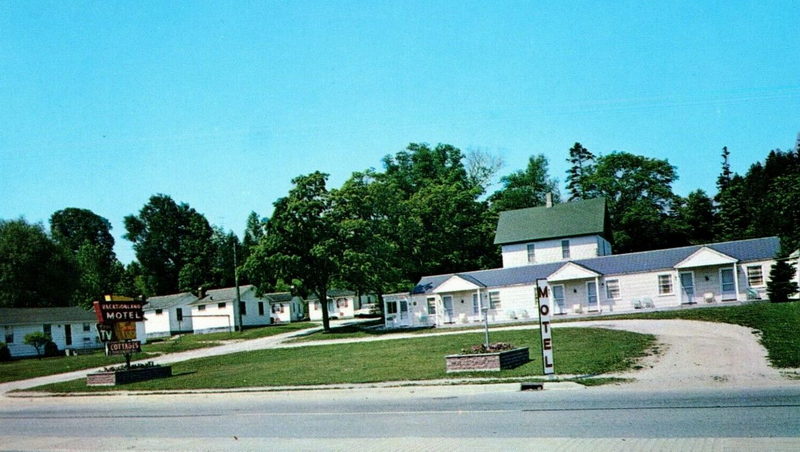 Vacationland Motel - Postcard